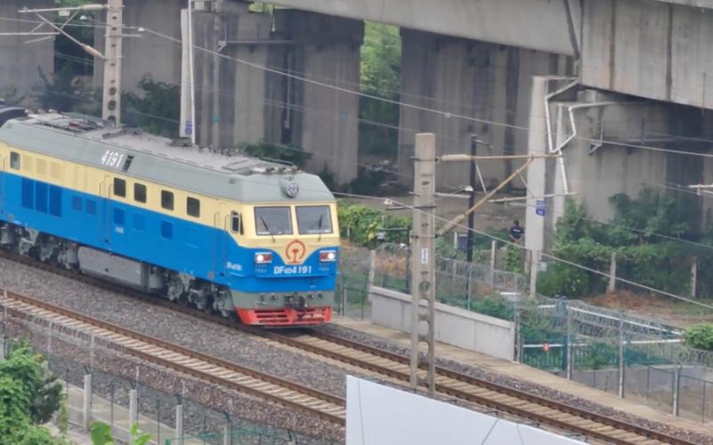 東風(fēng)4貨運東風(fēng)4貨運列車